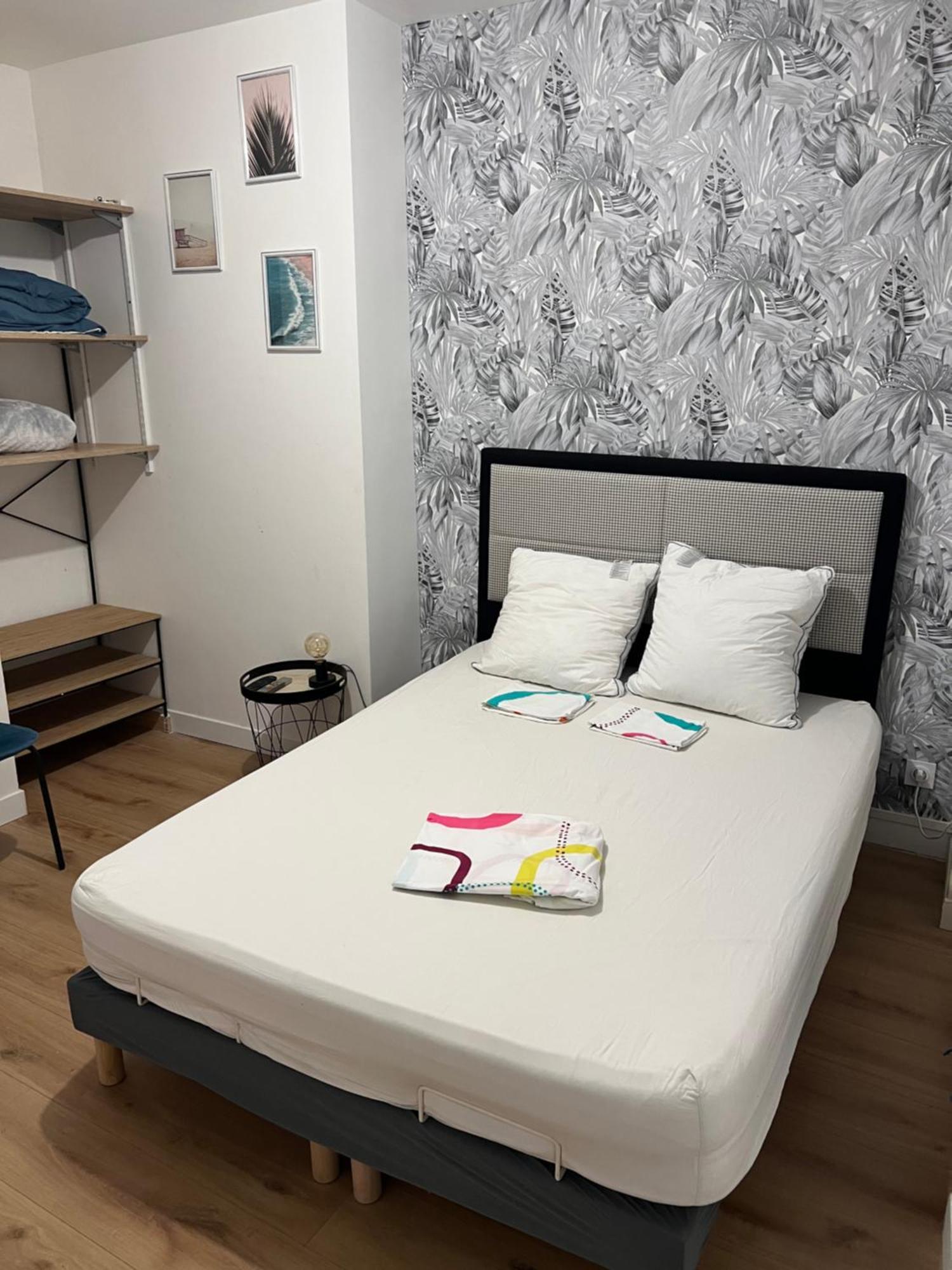 Plat Gousset - Rdc Bed & Breakfast Granville Bagian luar foto